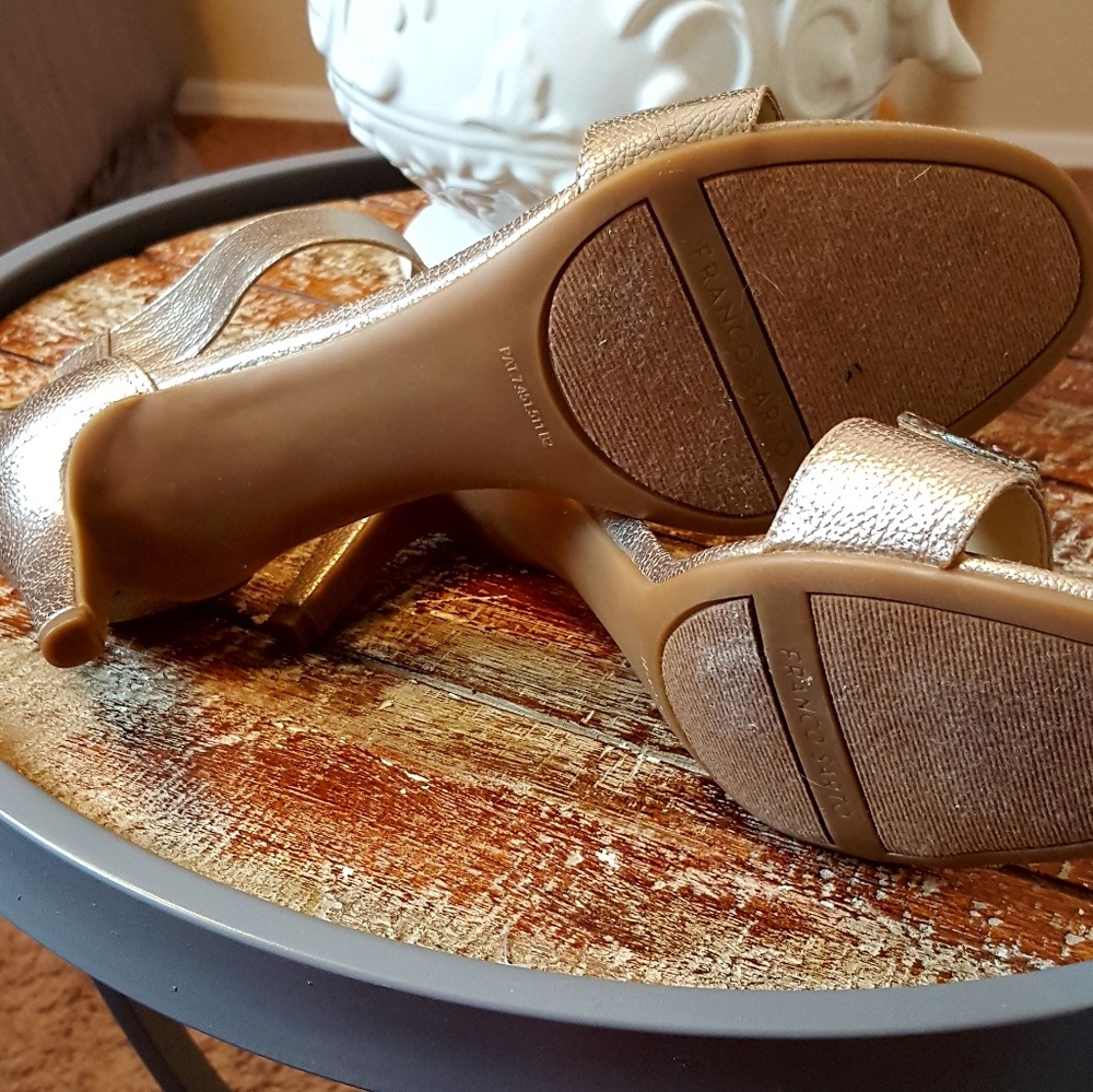 💜 Franco Sarto Gold Heel - Picture 6 of 7